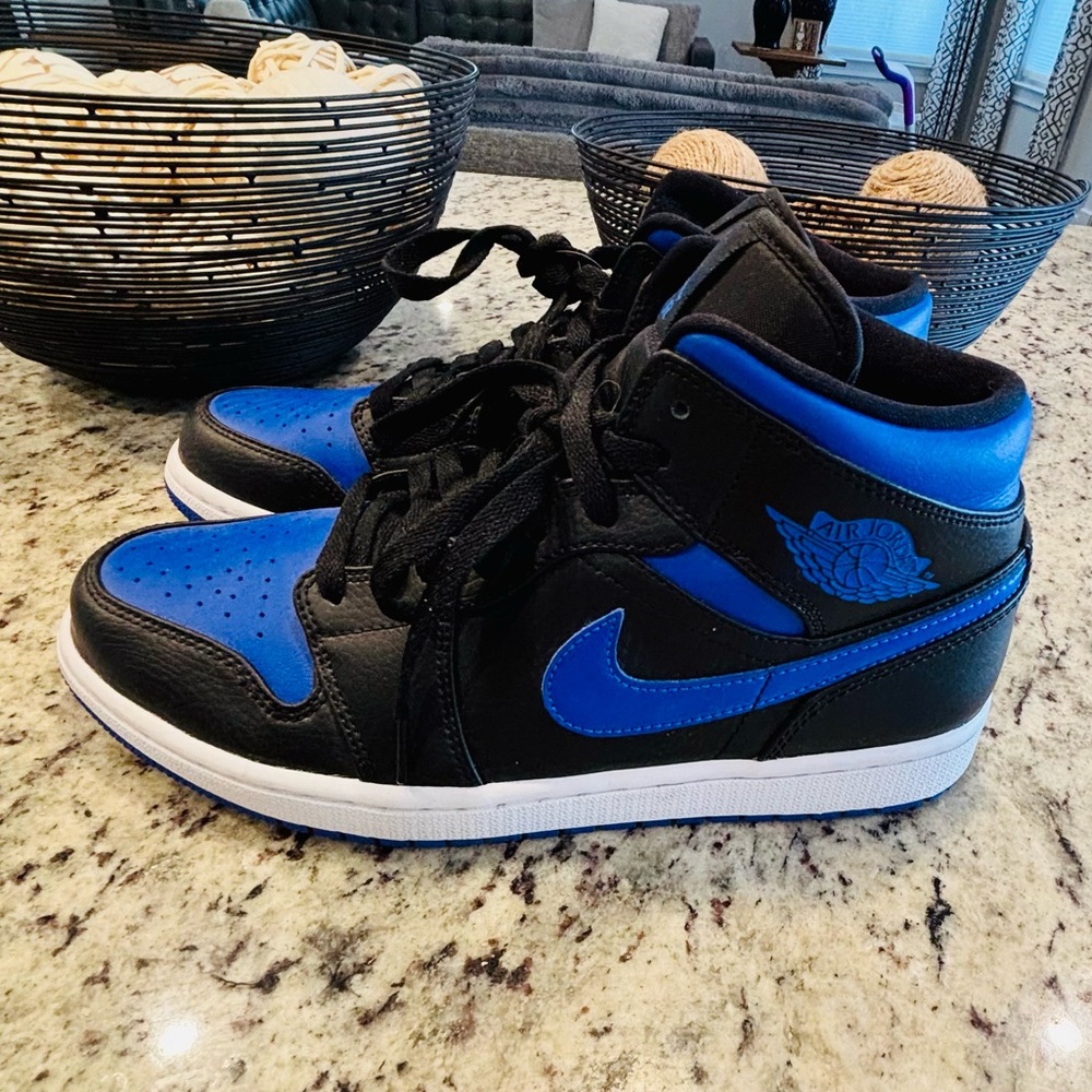 Nike Air Jordan 1 Mid Royal Blue/Black 554724-068 Men's 9 Shoe Pre-Owned